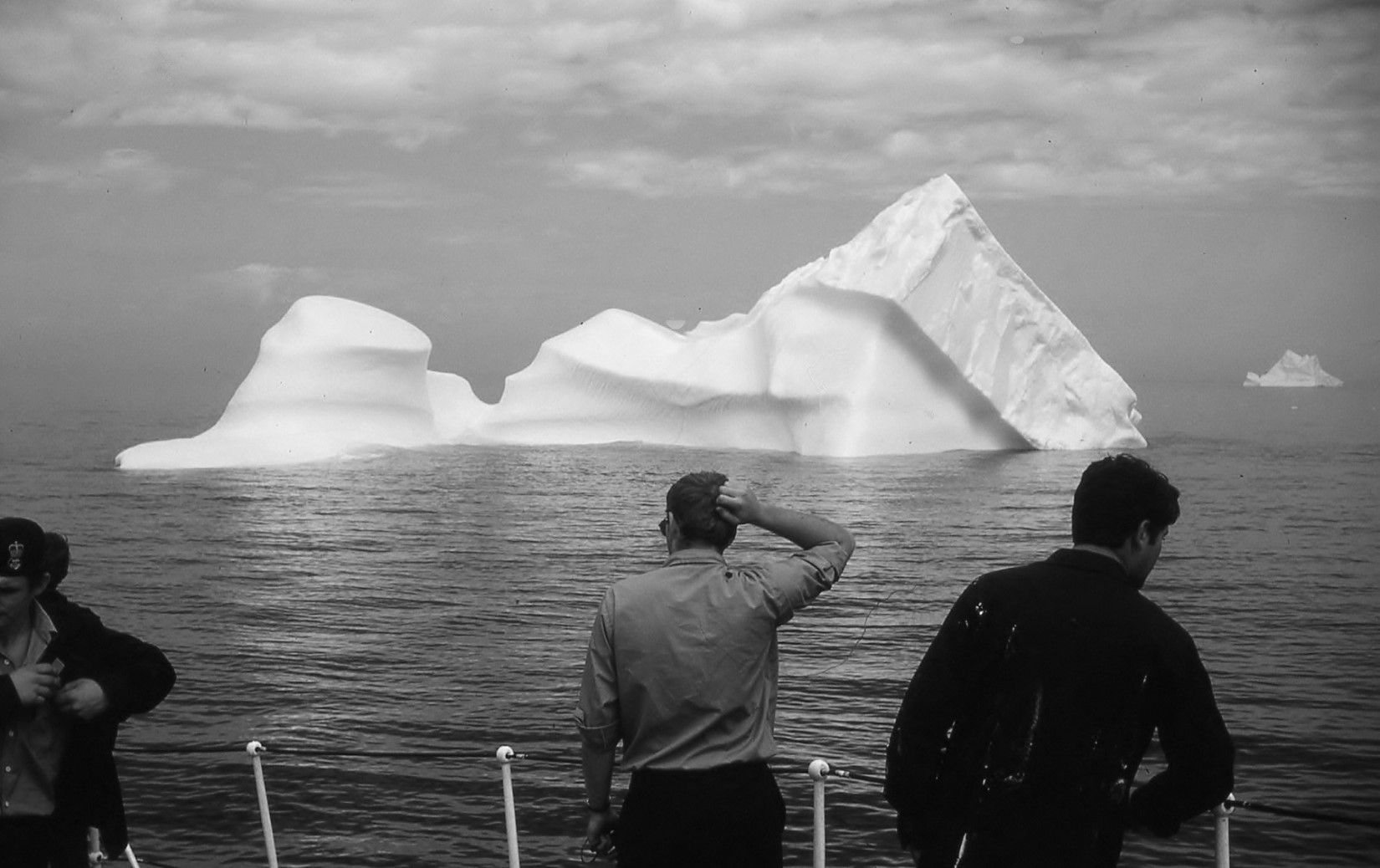 Photo of icebergs taken from the Porte St. Jean.